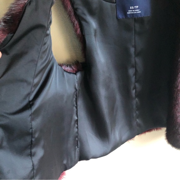 American Eagle Outfitters Faux Fur Vest. Black with Wine Highlights. Size XS - Picture 15 of 16